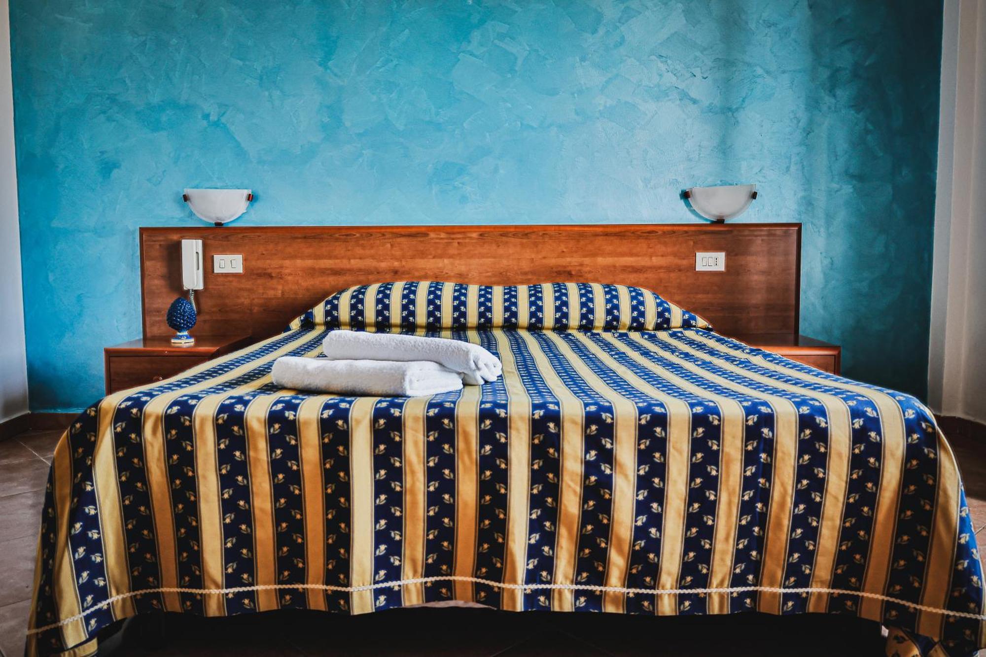 Hotel Alexander Джардини Наксос Екстериор снимка